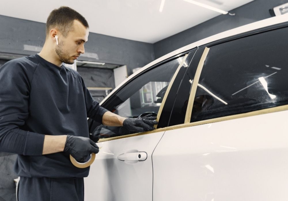 preparing-car-before-spray-painting